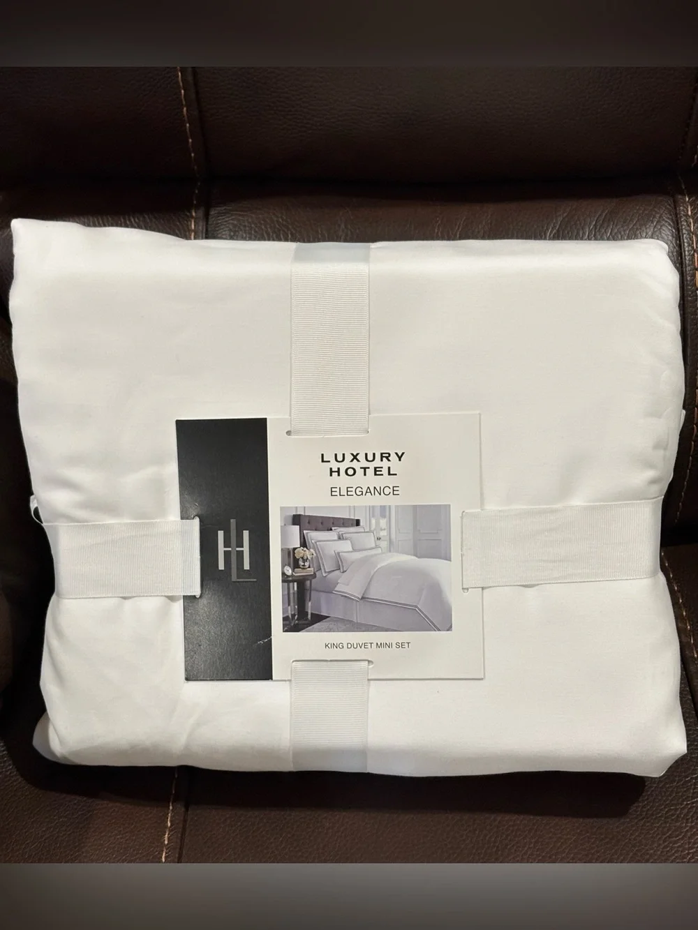 Luxury Hotel-Style Duvet Set white with black trim